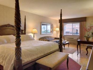 Hotel & Merced